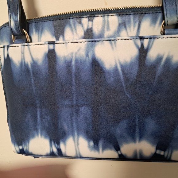 Vince Camuto blue, tie dyed bag. - Picture 6 of 6